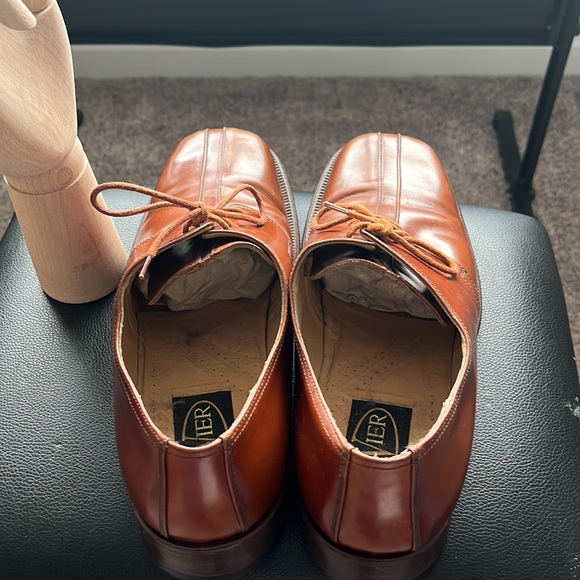 This is a special pair of shoes worn by a famous male hair dresser - Picture 4 of 5